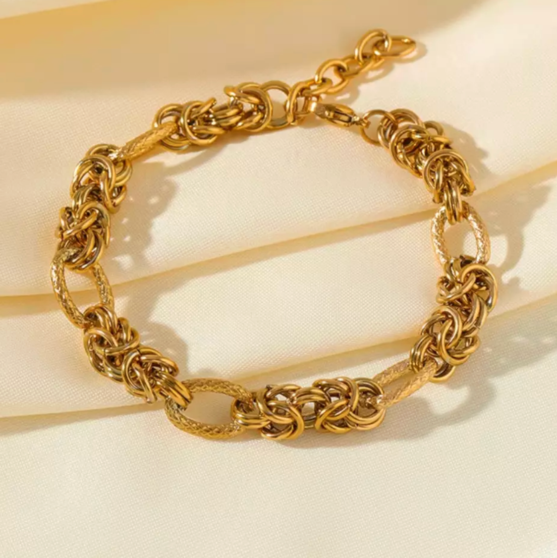 Twisted Chain Bracelet - Jewelry - 18k Gold Plated Waterproof Jewellery - Collection 9