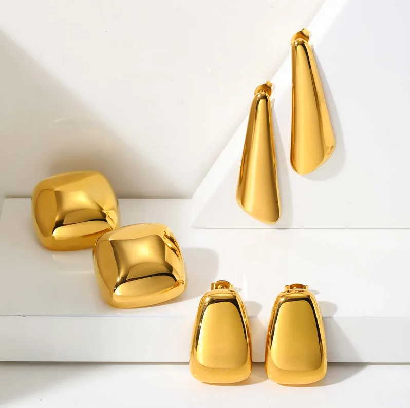 Golden Square Stud Earrings - Earrings - 18k Gold Plated Waterproof Jewellery - Collection 9