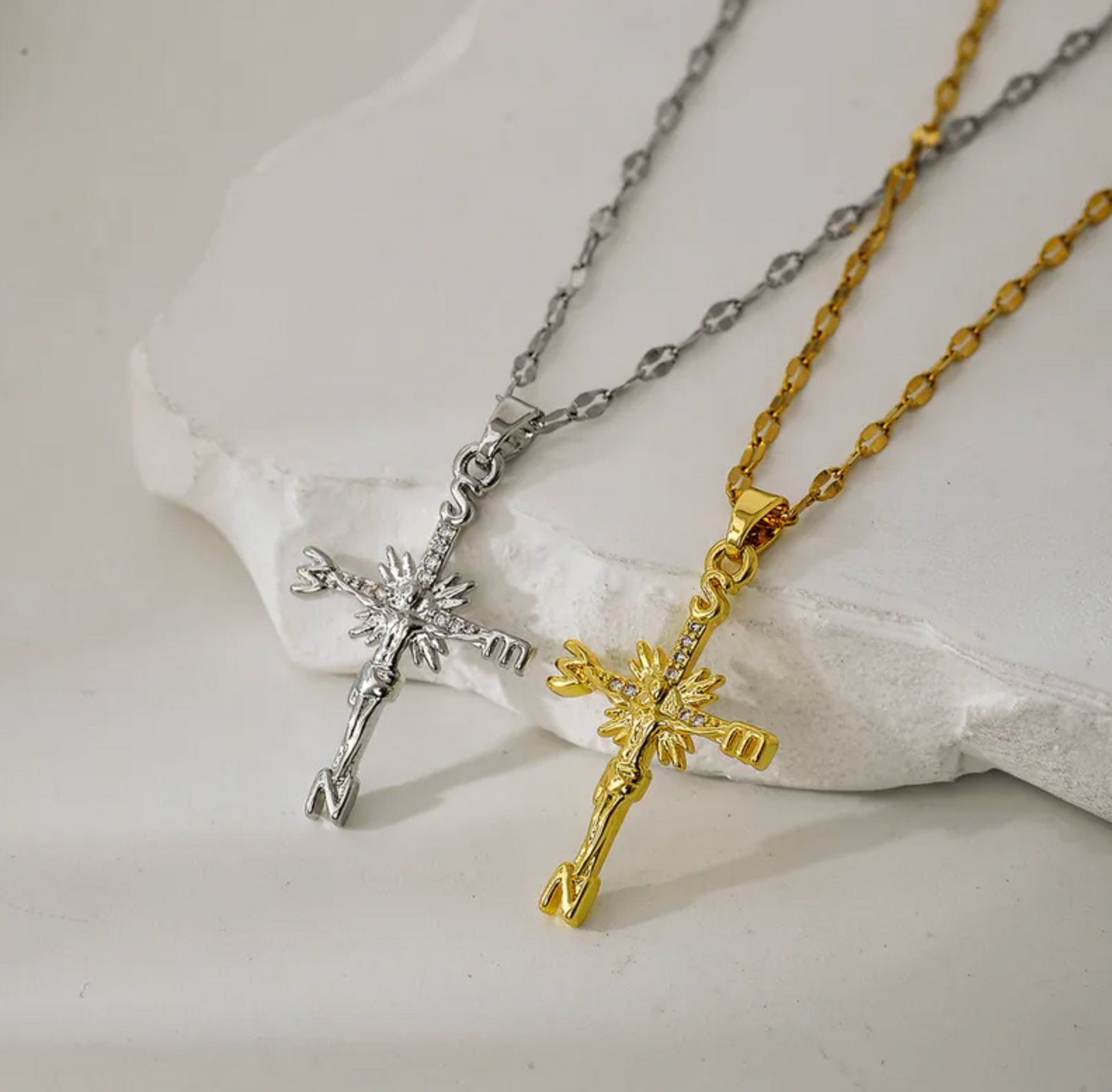 Gold Cross Pendant Necklace - Necklaces - 18k Gold Plated Waterproof Jewellery - Collection 9