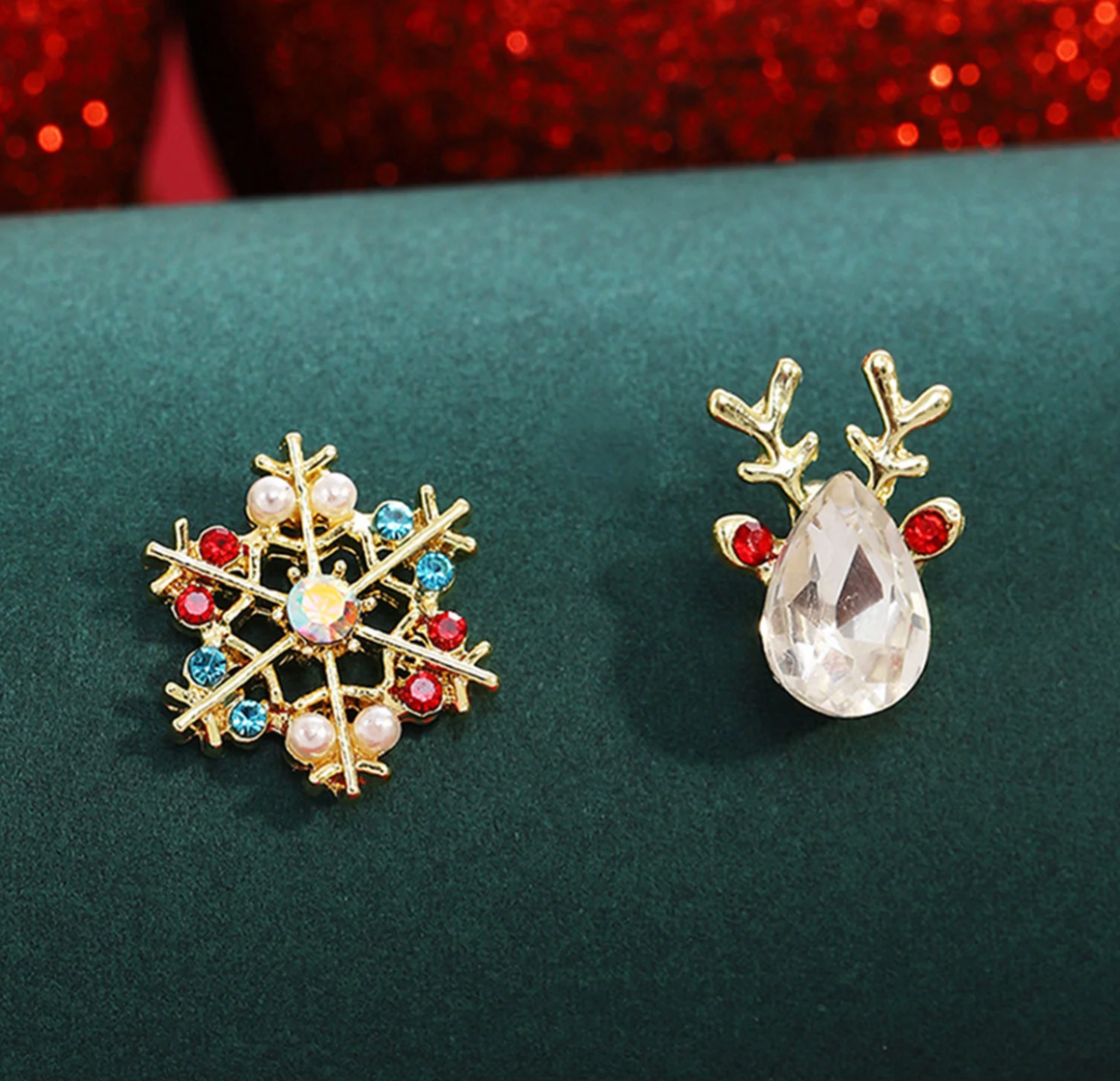 Snowflake & Reindeer Asymmetric Stud Earrings - Earrings - 18k Gold Plated Waterproof Jewellery - Collection 9