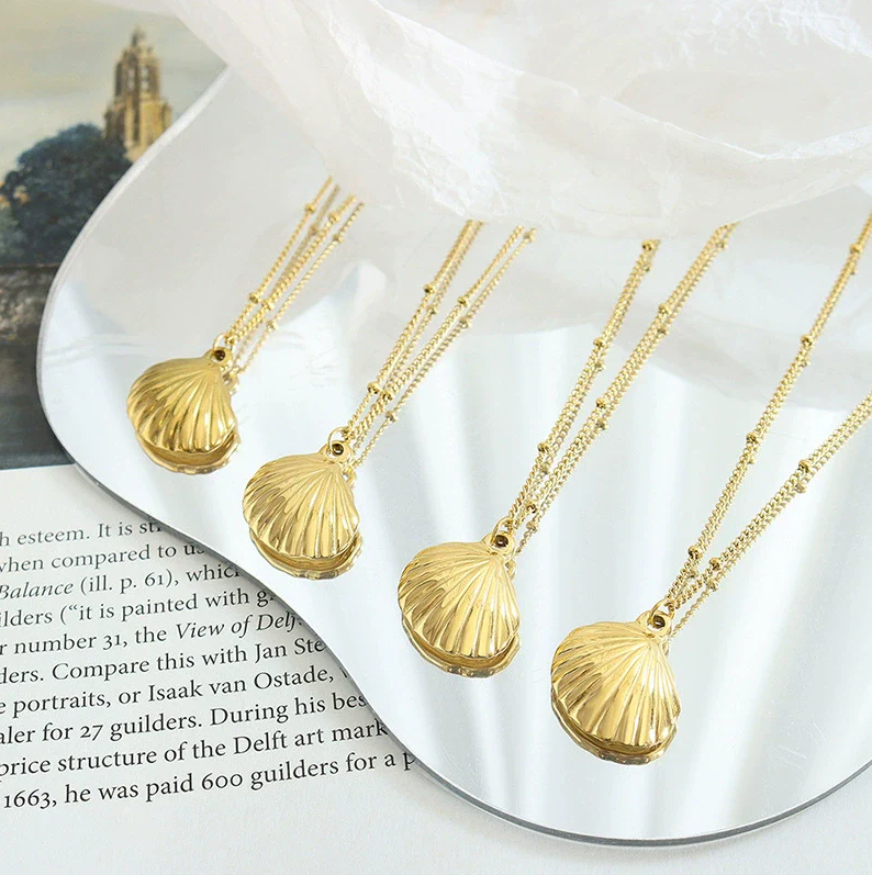 Gold Shell Pendant Necklace - Jewelry - 18k Gold Plated Waterproof Jewellery - Collection 9