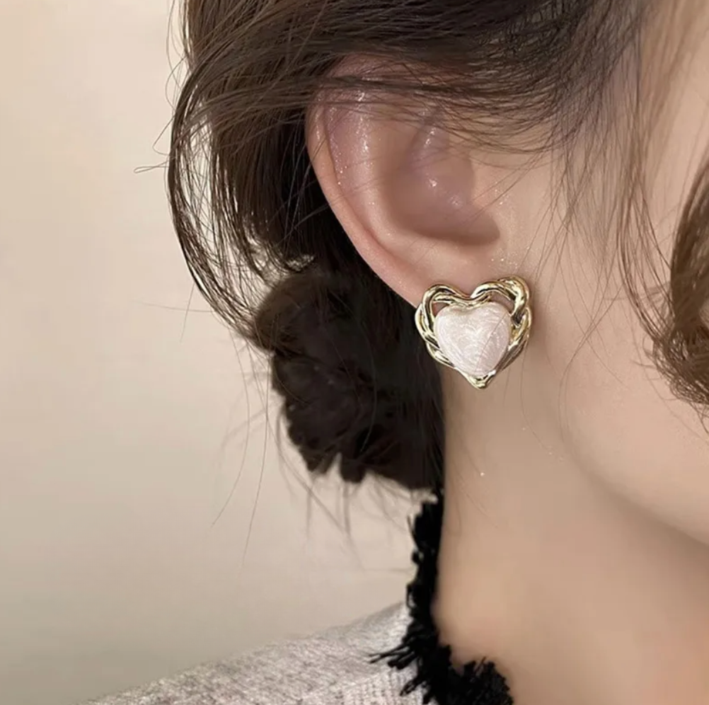 Gold Pearl Heart Earrings - Earrings - 18k Gold Plated Waterproof Jewellery - Collection 9