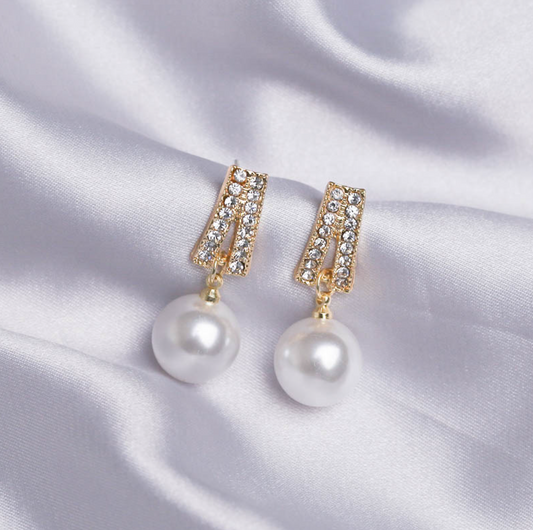 Gold Crystal Pearl Drop Earrings - Earrings - 18k Gold Plated Waterproof Jewellery - Collection 9