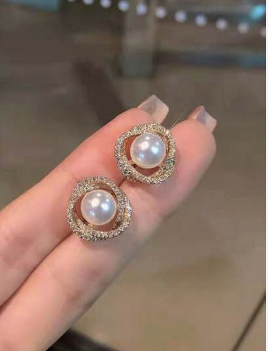 Gold Pearl Crystal Halo Stud Earrings - Earrings - 18k Gold Plated Waterproof Jewellery - Collection 9