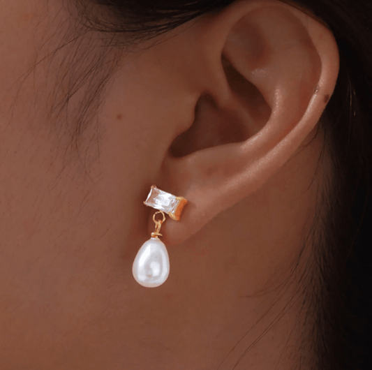 Gold Crystal Pearl Drop Earrings - Earrings - 18k Gold Plated Waterproof Jewellery - Collection 9