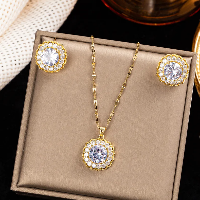 Gold Halo Crystal Jewellery Set - Jewellery Set - 18k Gold Plated Waterproof Jewellery - Collection 9