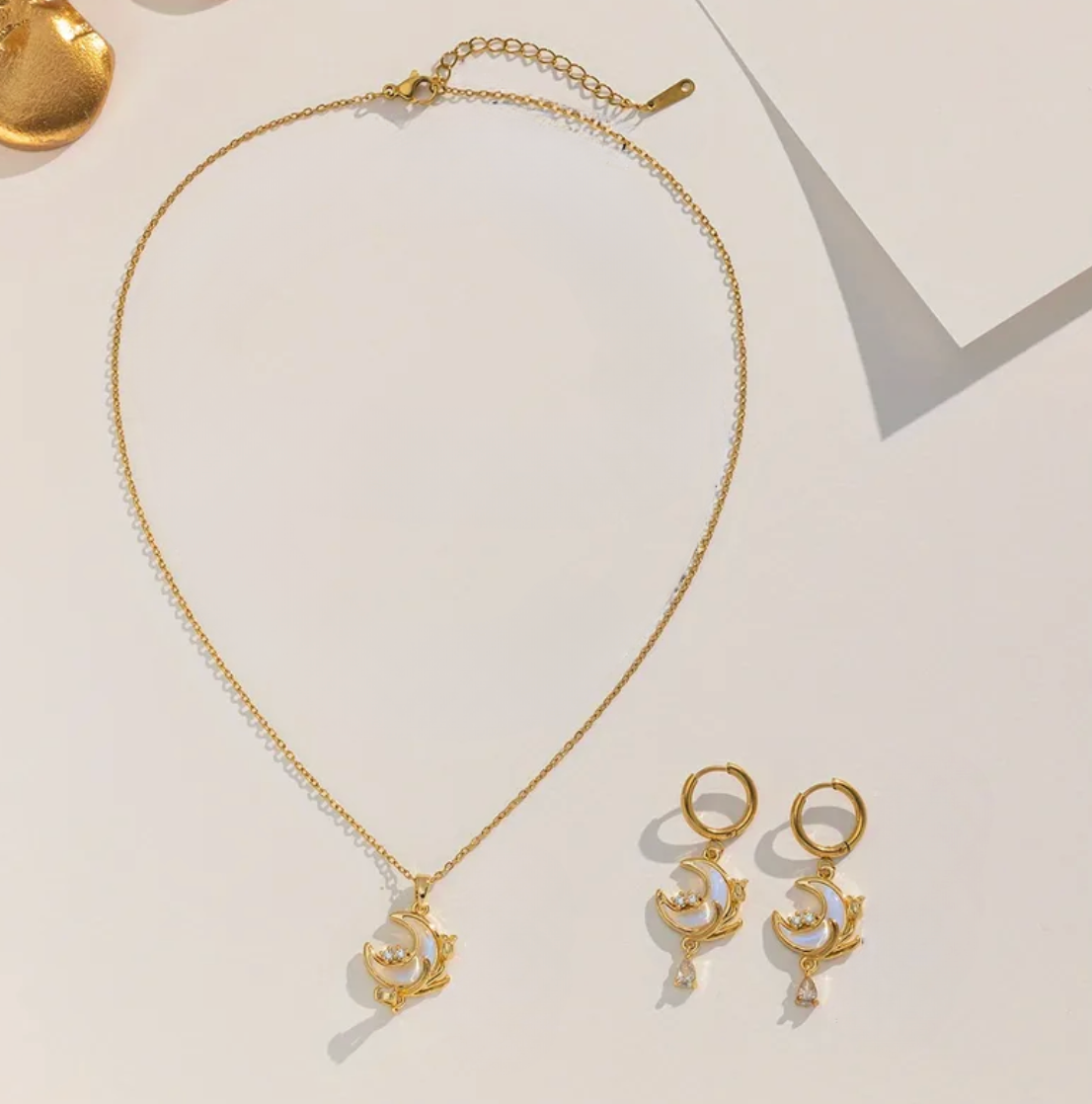 Gold White Moon Teardrop Jewellery Set - Jewellery Set - 18k Gold Plated Waterproof Jewellery - Collection 9
