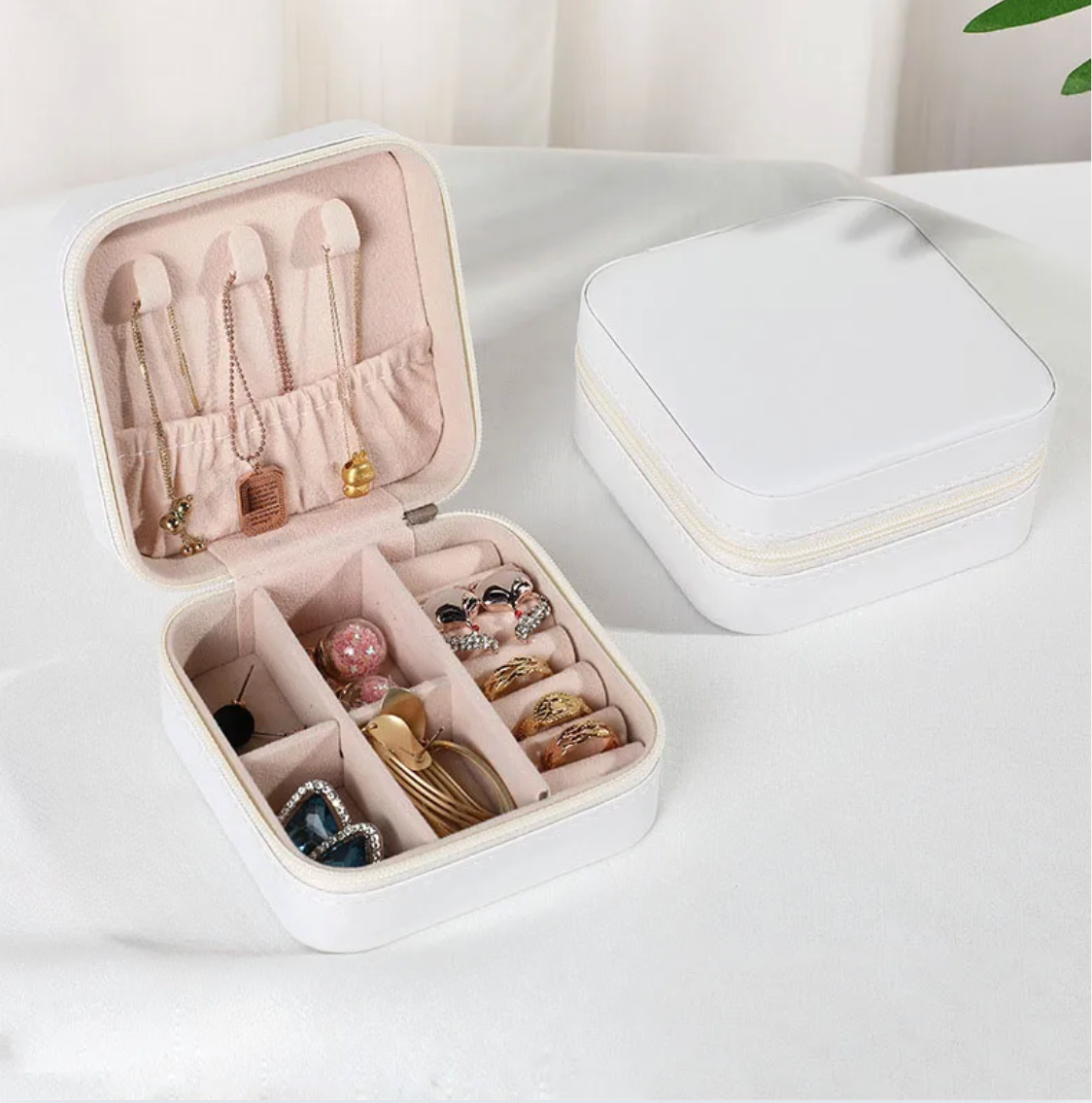 White Luxury Travel Jewellery Box - Accessories - 18k Gold Plated Waterproof Jewellery - Collection 9