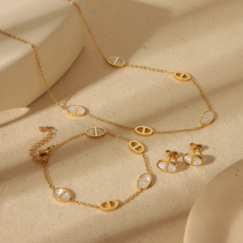 Gold Mother of Pearl Station Bracelet - Bracelet - 18k Gold Plated Waterproof Jewellery - Collection 9