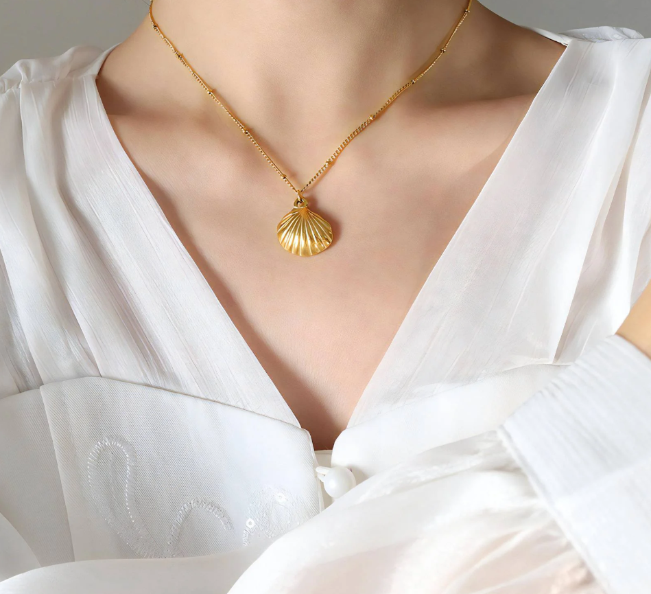 Gold Shell Pendant Necklace - Jewelry - 18k Gold Plated Waterproof Jewellery - Collection 9
