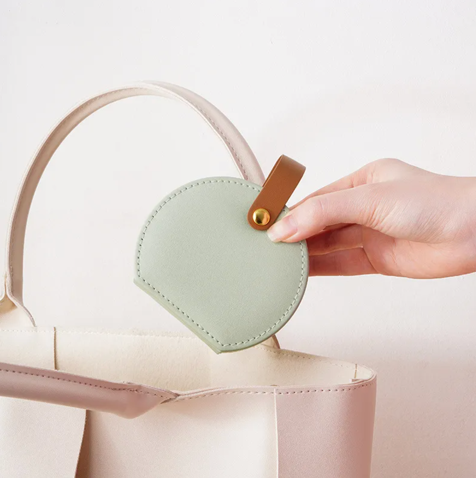 Round Luxury Travel Jewellery Box - Jewellery Boxes - 18k Gold Plated Waterproof Jewellery - Collection 9