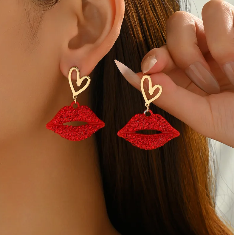Gold Heart Red Lips Drop Earrings - Earrings - 18k Gold Plated Waterproof Jewellery - Collection 9