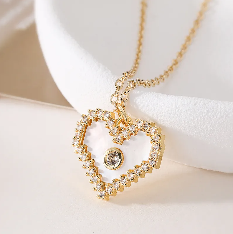 Gold Crystal Heart Pendant Necklace - Necklace - 18k Gold Plated Waterproof Jewellery - Collection 9