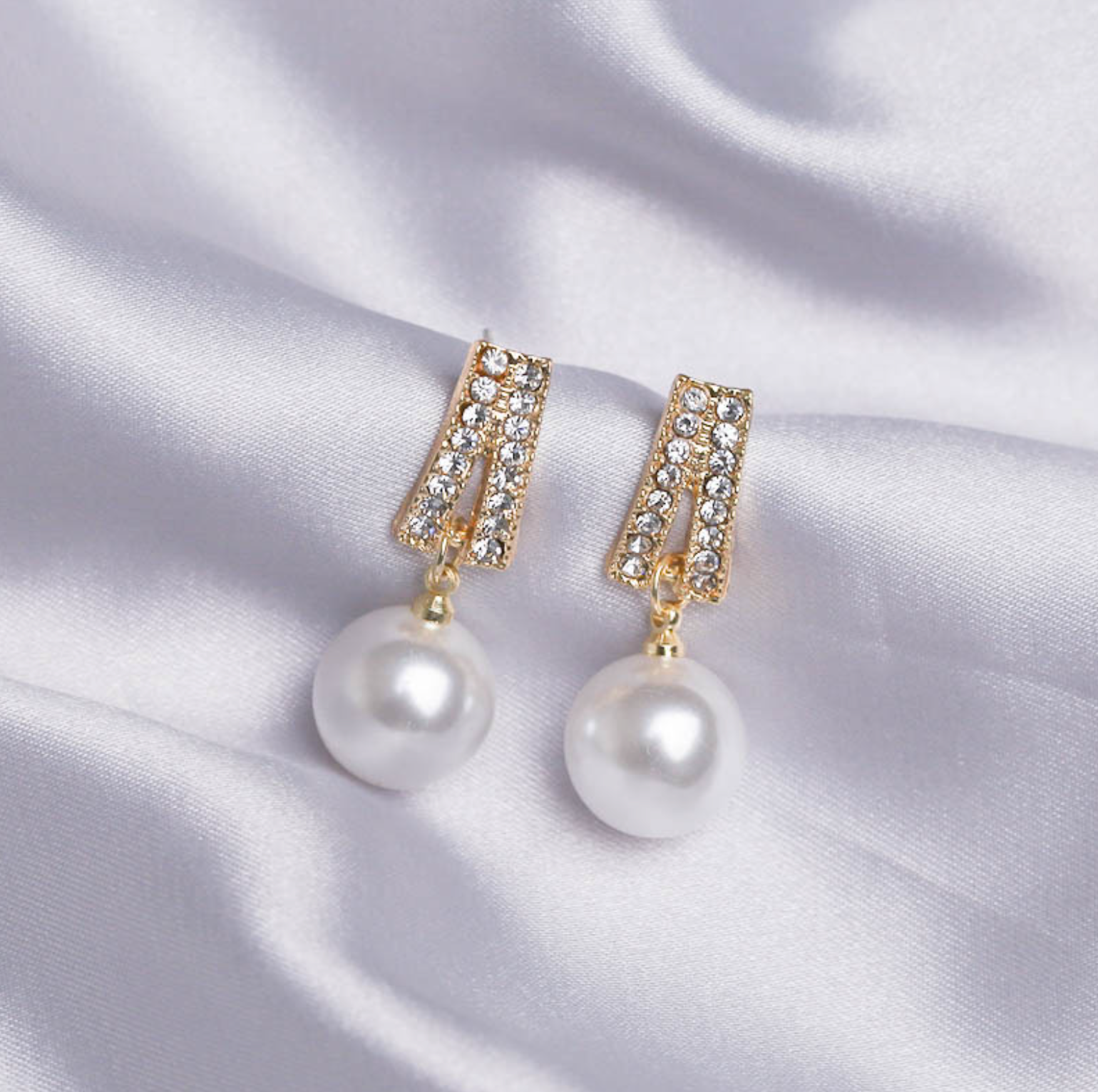 Gold Crystal Pearl Drop Earrings - Earrings - 18k Gold Plated Waterproof Jewellery - Collection 9