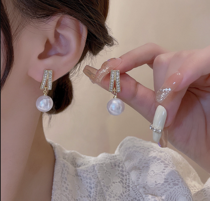 Gold Crystal Pearl Drop Earrings - Earrings - 18k Gold Plated Waterproof Jewellery - Collection 9