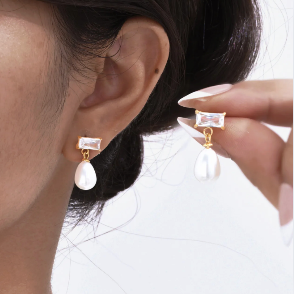 Gold Crystal Pearl Drop Earrings - Earrings - 18k Gold Plated Waterproof Jewellery - Collection 9