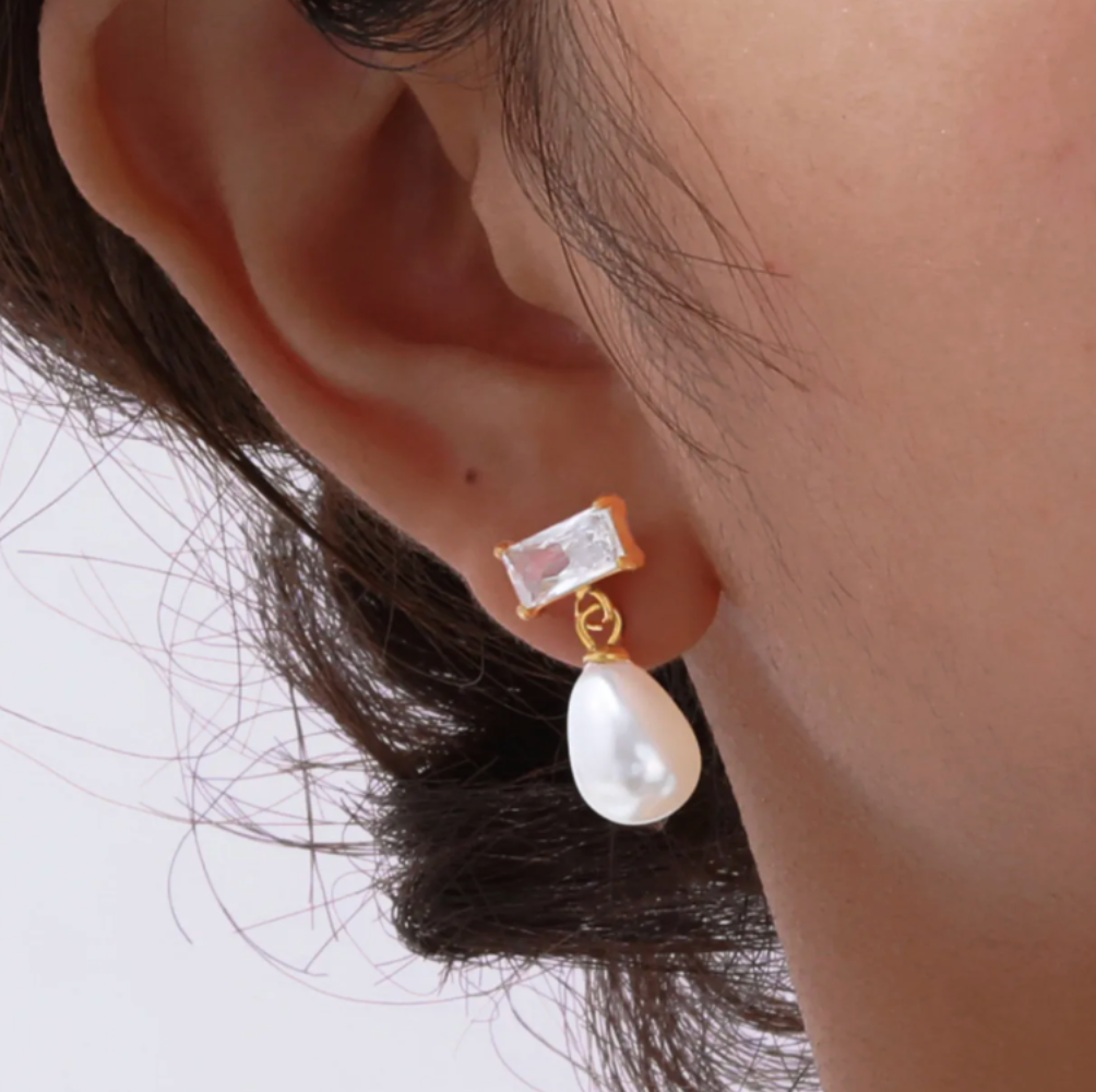 Gold Crystal Pearl Drop Earrings - Earrings - 18k Gold Plated Waterproof Jewellery - Collection 9