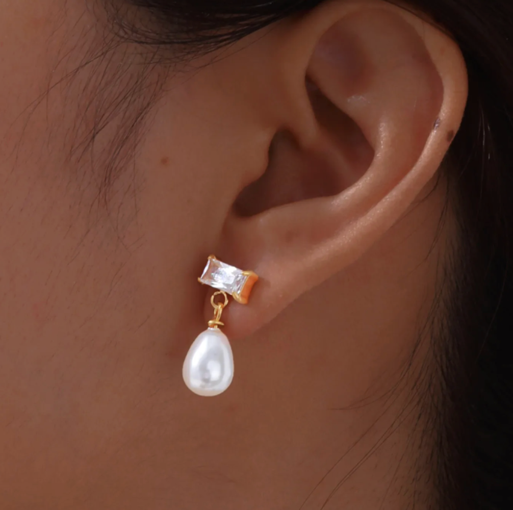 Gold Crystal Pearl Drop Earrings - Earrings - 18k Gold Plated Waterproof Jewellery - Collection 9