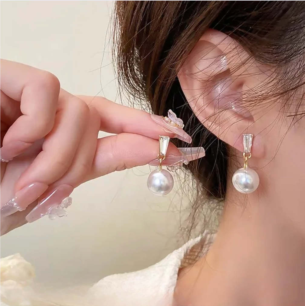 Gold Baguette Pearl Drop Earrings - Earrings - 18k Gold Plated Waterproof Jewellery - Collection 9