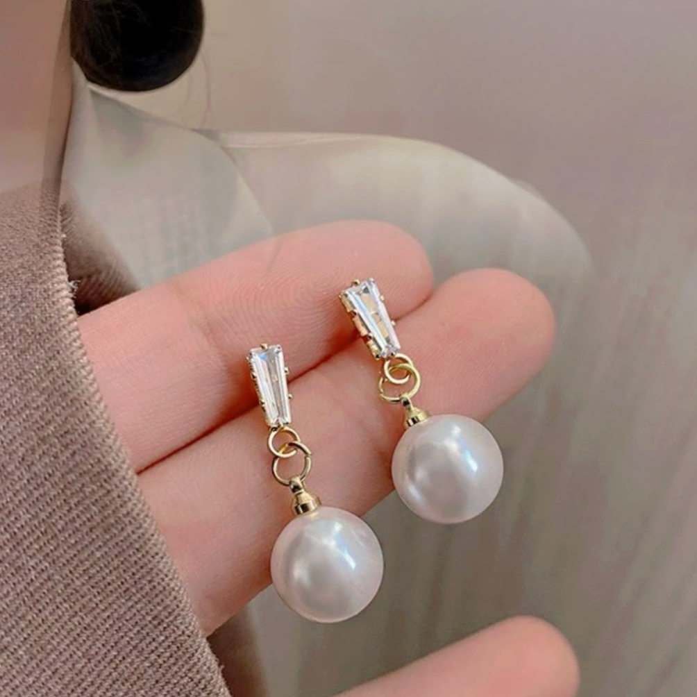 Gold Baguette Pearl Drop Earrings - Earrings - 18k Gold Plated Waterproof Jewellery - Collection 9