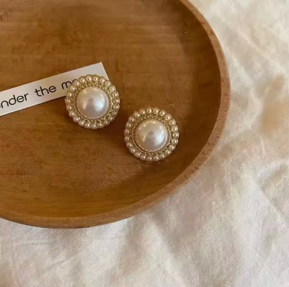 Gold Pearl Crystal Stud Earrings - Earrings - 18k Gold Plated Waterproof Jewellery - Collection 9