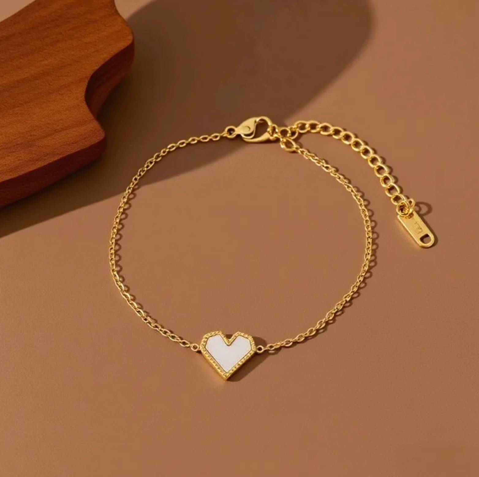 White Shell Heart Bracelet - Bracelet - 18k Gold Plated Waterproof Jewellery - Collection 9