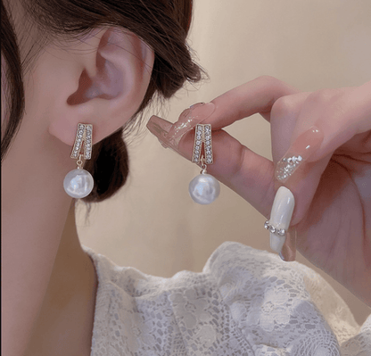 Gold Crystal Pearl Drop Earrings - Earrings - 18k Gold Plated Waterproof Jewellery - Collection 9