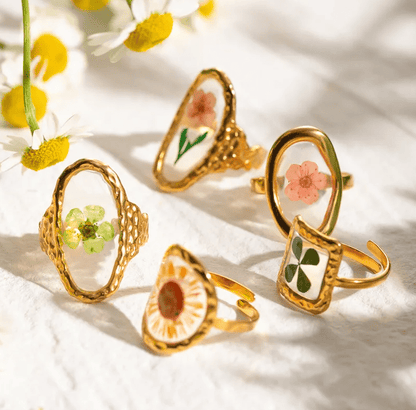 Gold Pressed Flower Ring - Ring - 18k Gold Plated Waterproof Jewellery - Collection 9