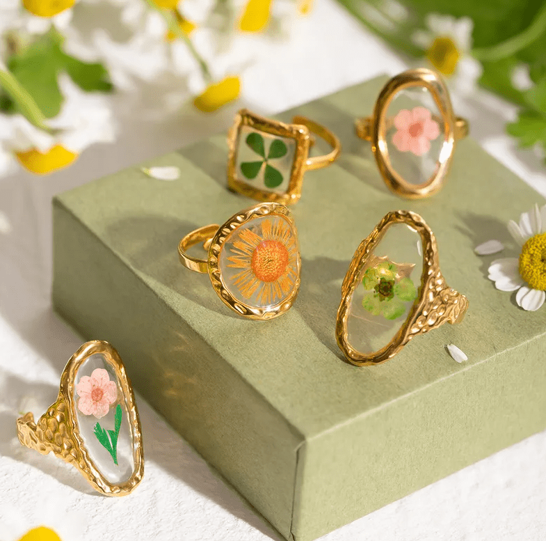 Gold Pressed Flower Ring - Ring - 18k Gold Plated Waterproof Jewellery - Collection 9
