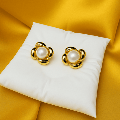 Gold Twisted Pearl Earrings - Earrings - 18k Gold Plated Waterproof Jewellery - Collection 9