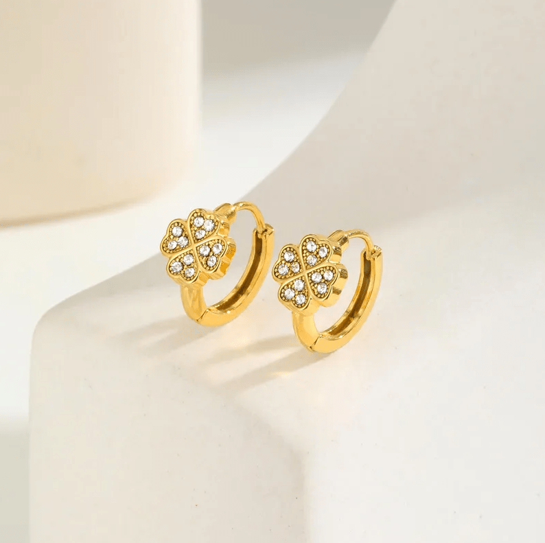 Golden Clover Huggie Earrings - Earrings - 18k Gold Plated Waterproof Jewellery - Collection 9