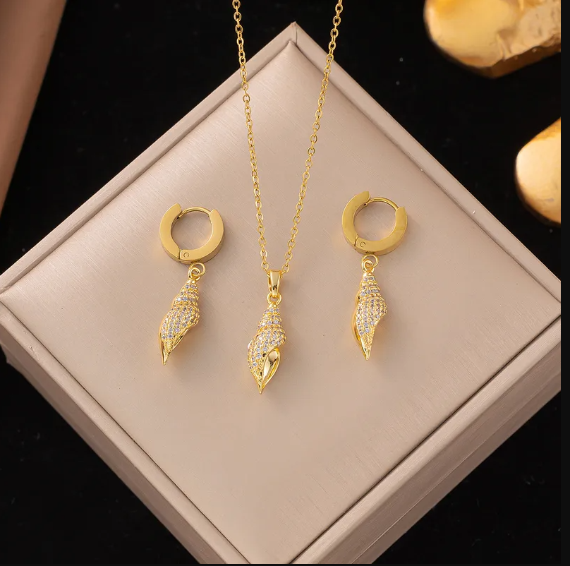 Gold Conch Shell Crystal Jewellery Set - Jewellery Set - 18k Gold Plated Waterproof Jewellery - Collection 9