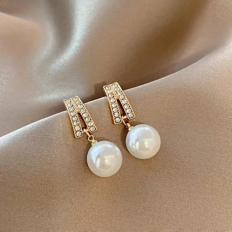 Gold Crystal Pearl Drop Earrings - Earrings - 18k Gold Plated Waterproof Jewellery - Collection 9